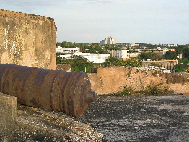 A cannon on top of Fuerte de Santa Bárbara